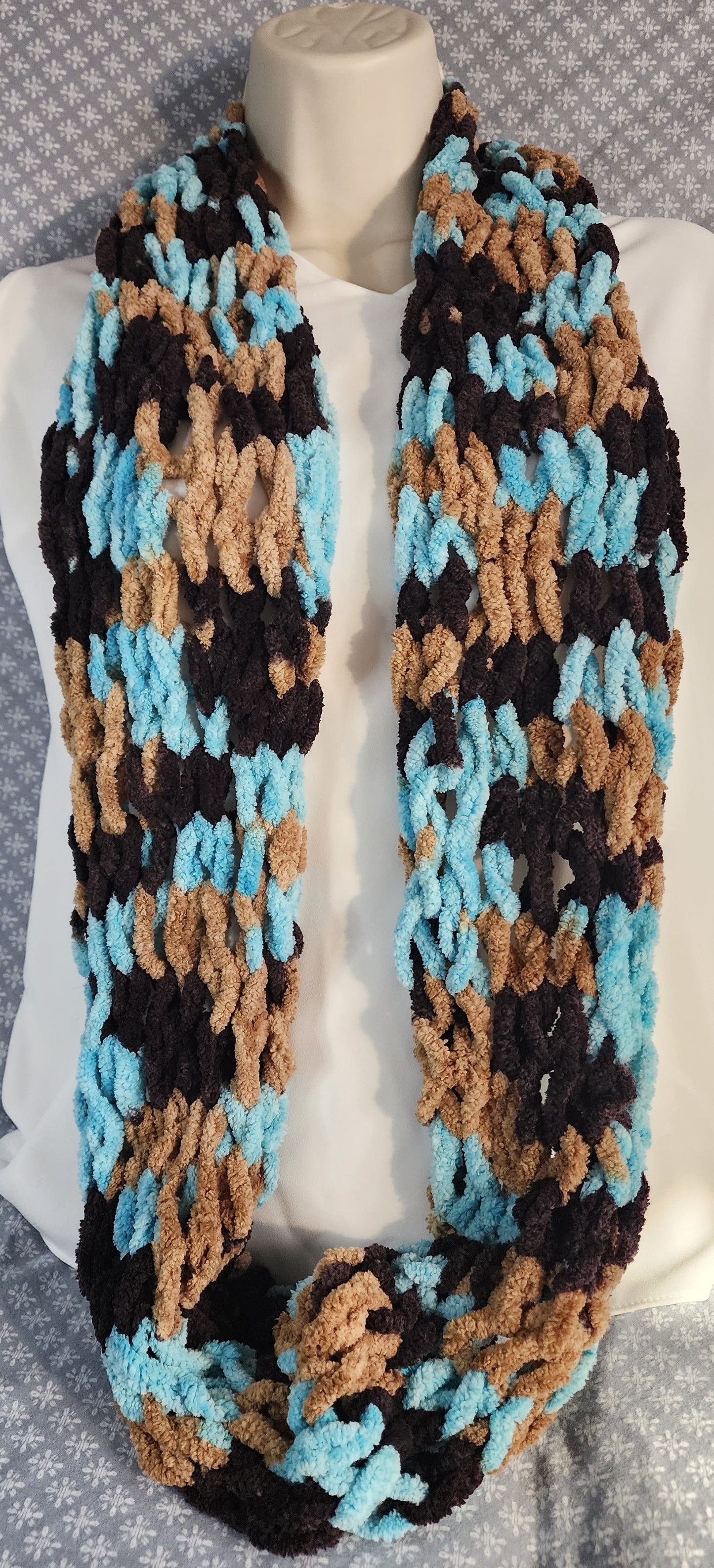 Finger Knitted Infinity Scarf with Tie