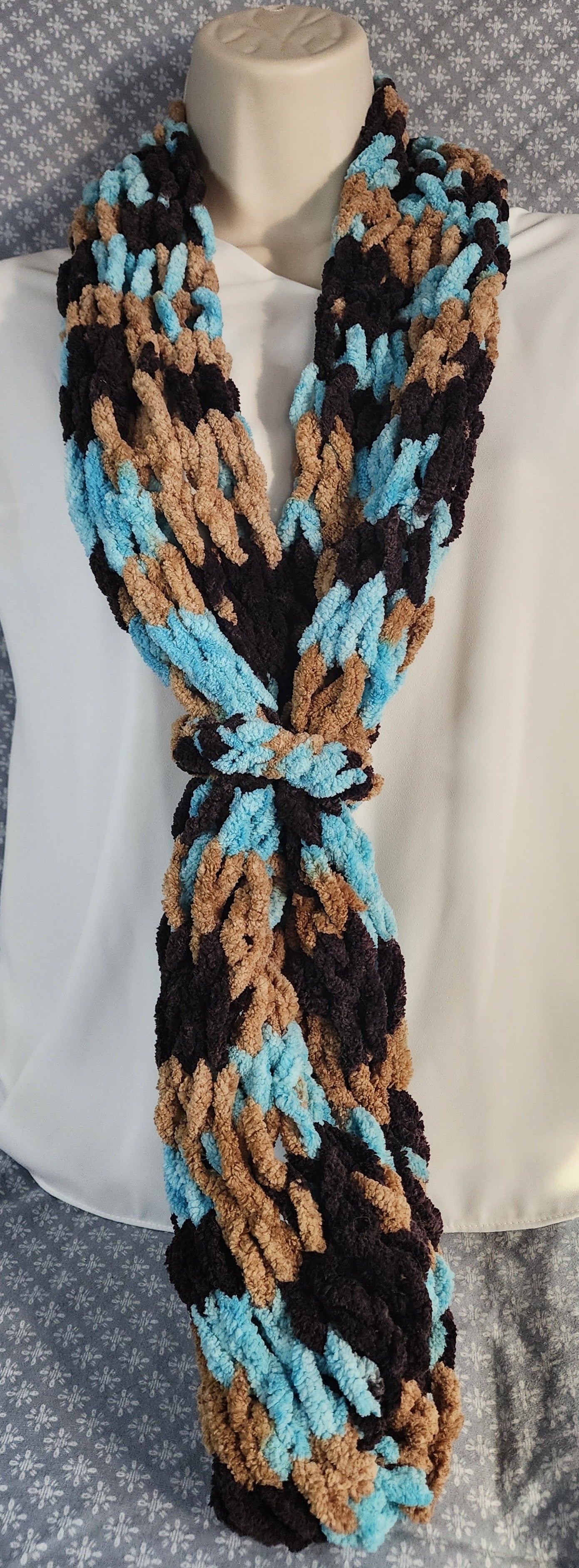 Finger Knitted Infinity Scarf with Tie