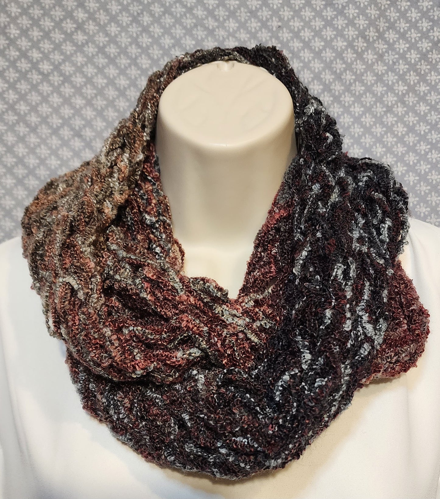 Finger Knitted Infinity Scarf with Elastic Tie