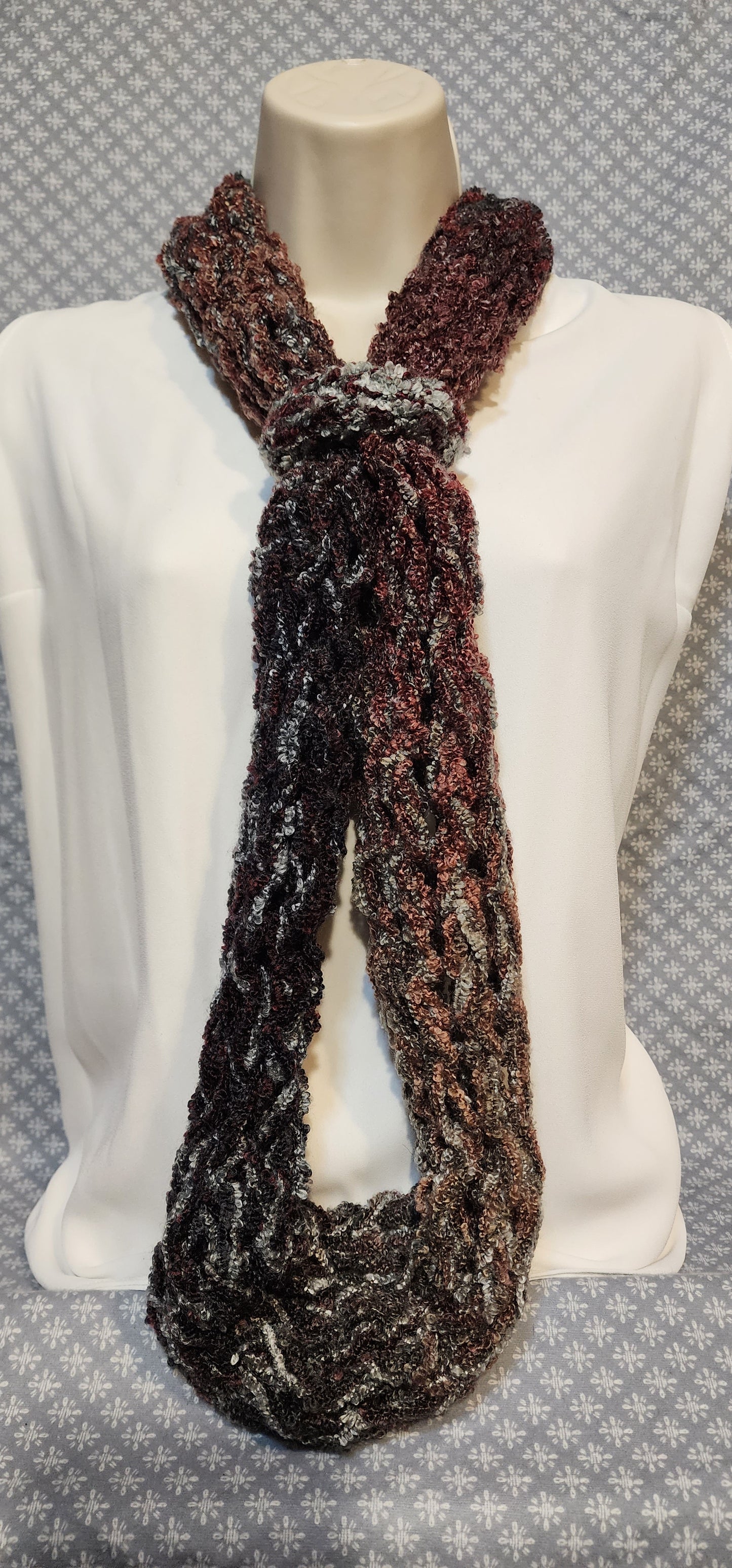 Finger Knitted Infinity Scarf with Elastic Tie