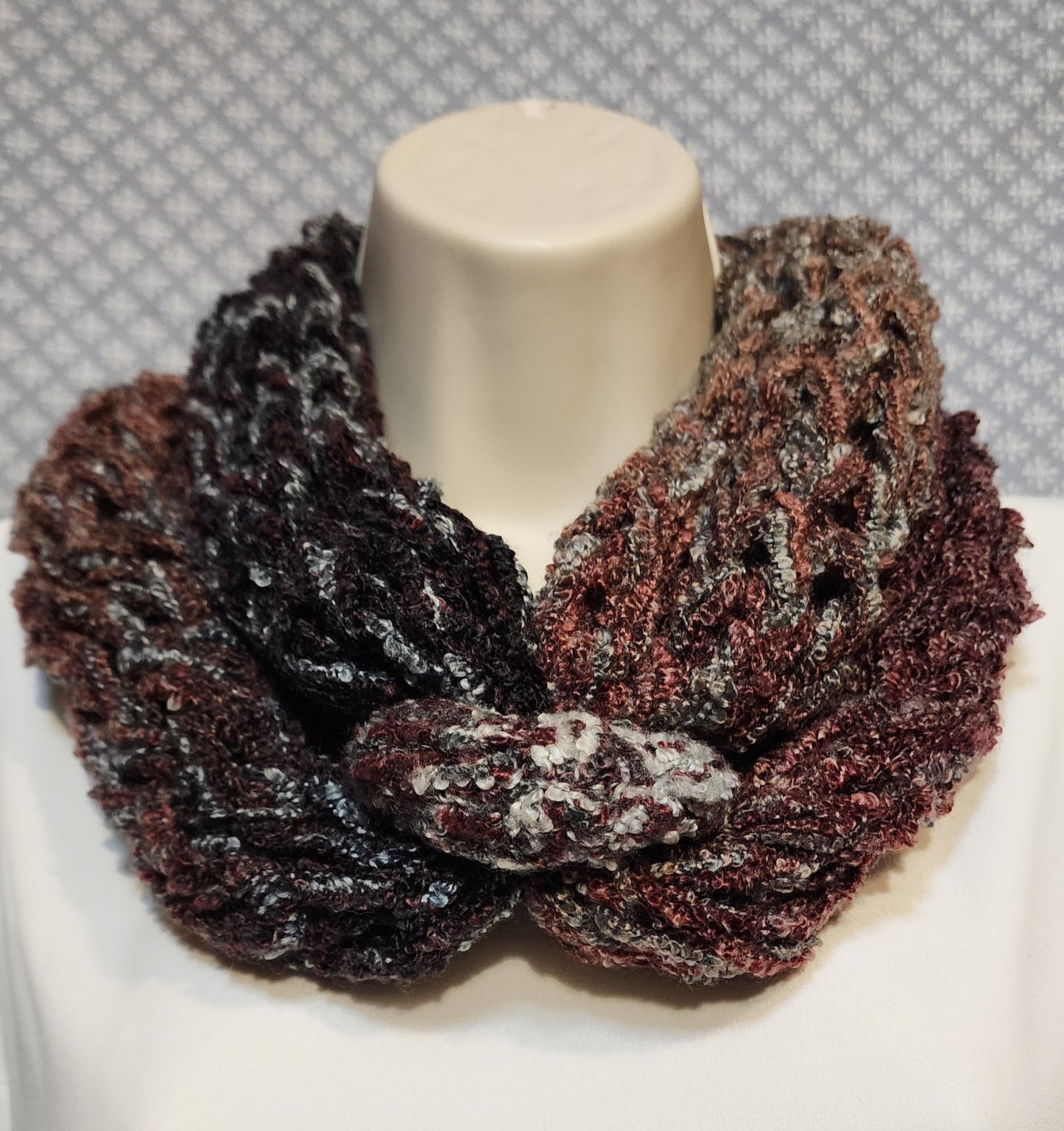 Finger Knitted Infinity Scarf with Elastic Tie